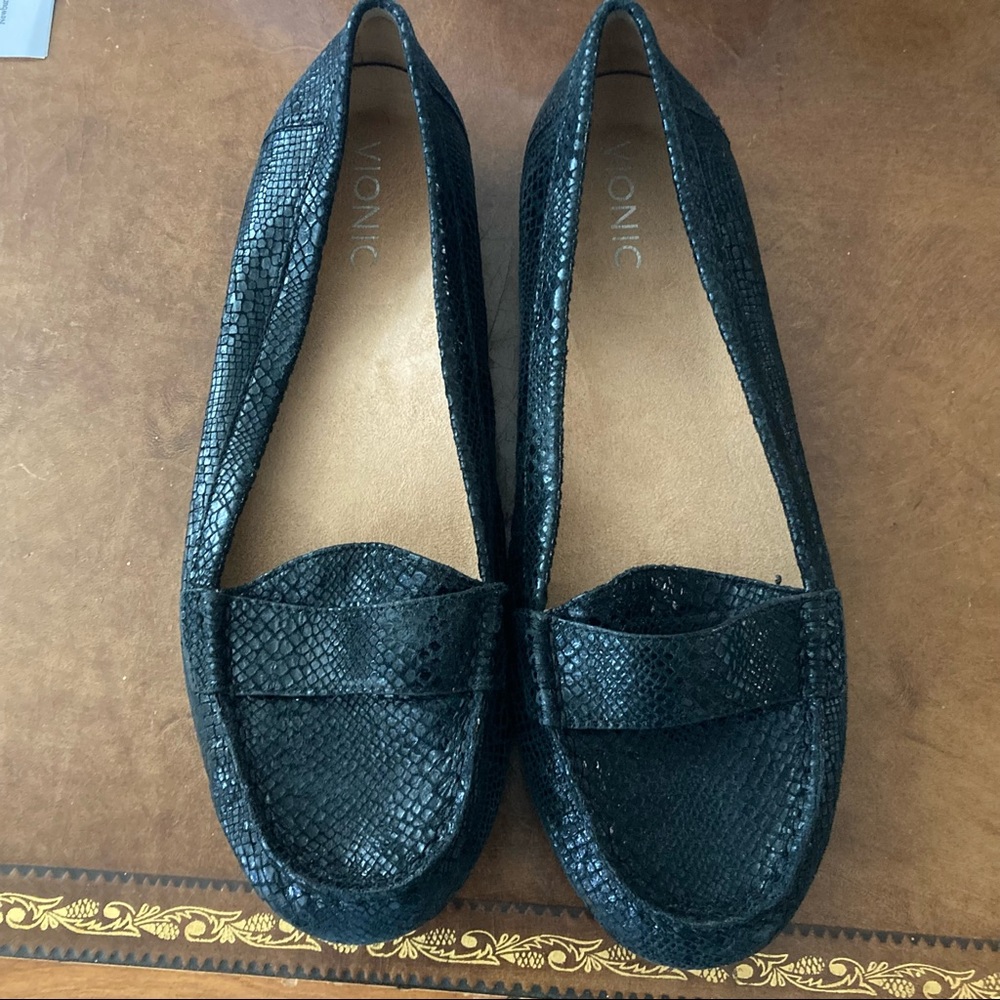 Vionic Black Snakeskin-Texture Loafers